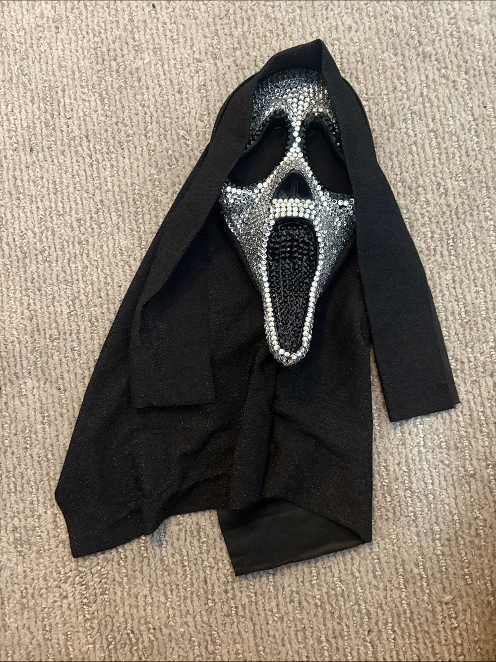 Rhinestone Scream set with Knife, Hood, Gloves + aa battery voice changer 🖤🔪✨